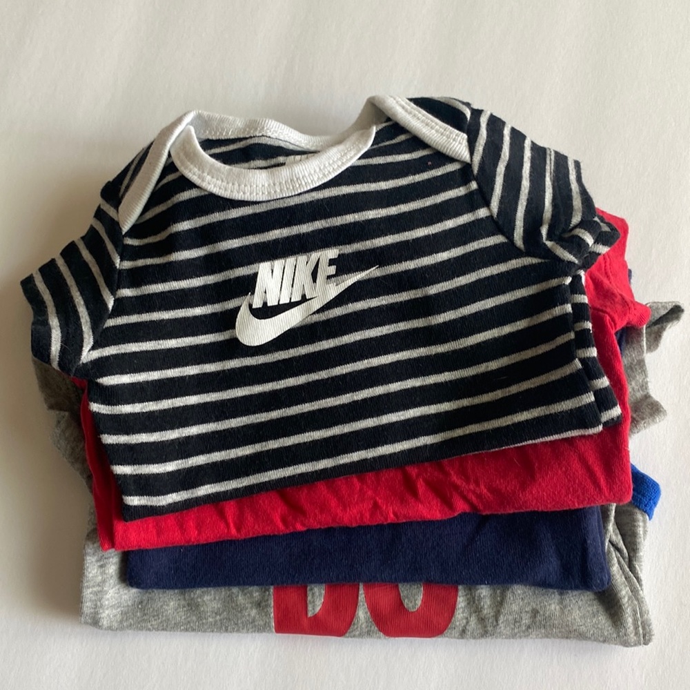 Nike (4 Count) Short Sleeve Baby Onesies (3 Months)